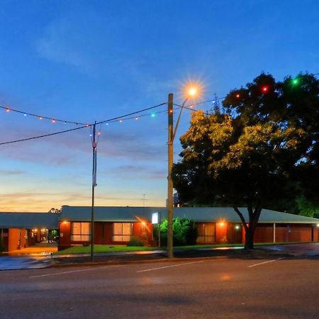 Country Roads Motor Inn Narrandera Extérieur photo