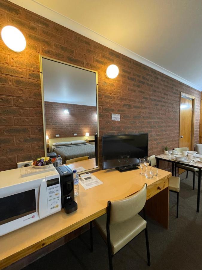 Country Roads Motor Inn Narrandera Extérieur photo