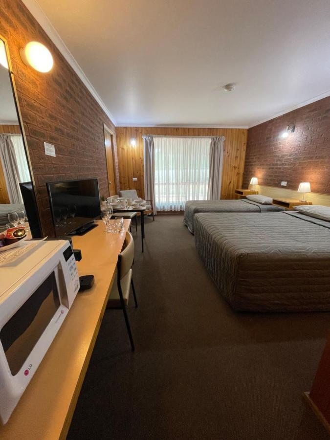 Country Roads Motor Inn Narrandera Extérieur photo